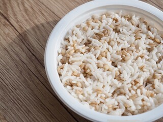 아시아 음식 보리밥, 식사