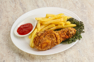 Crispy chicken leg with fry potato
