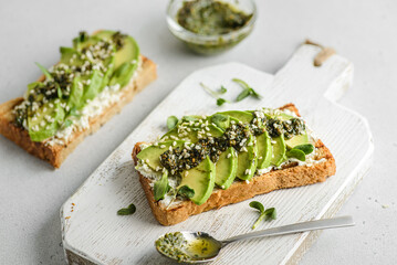 avocado toast with pesto sauce