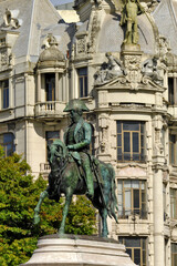 Obraz premium monument of King Peter IV and Porto city hall in Porto, Portugal
