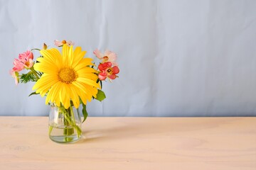 黄色いガーベラの花束