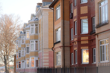 Obraz premium New apartment building with glass balconies. Modern architecture houses. Large glazing on the facade of the building.