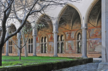 Fototapeta na wymiar Napoli, gli affreschi del Chiostro del Monastero di Santa Chiara