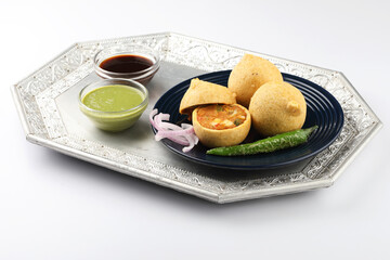 paneer bonda indian snack,Indian snack aloo vada or bonda made from potato with coconut chutney. indian snacks Aloo Bonda vada / pakoda / pakora. Served with green chutney.