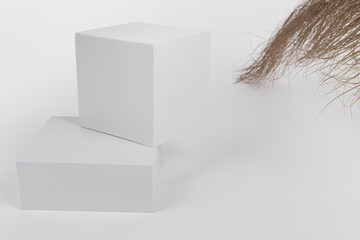 Białe pudełka do fotografii produktowej