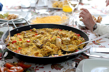 Rice dish with chicken similar to Spanish paella