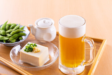 自宅でビールを楽しむ