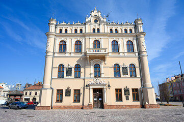 Fototapeta na wymiar Jarosław, Poland: city centre. Town Hall and market square. 