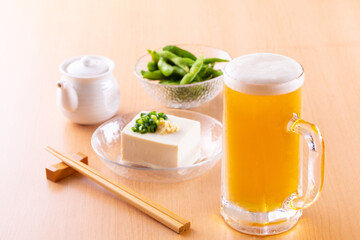 自宅でビールを楽しむ