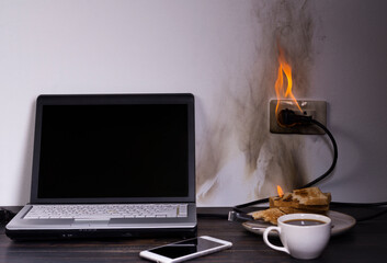 Short circuit on the workbench The power plug contains flames and smoke. Fire ignites. Using...