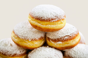 Faschingskrapfen gestapelt