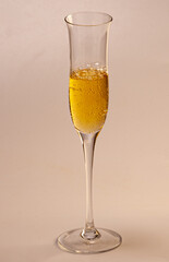 Crystal glass for sparkling wines, champagnes and lambruscos, served chilled