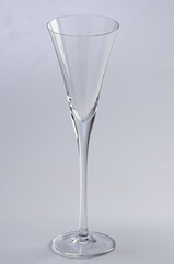 Crystal glass for sparkling wines, champagnes and lambruscos, served chilled