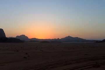 Fototapeta na wymiar tramonto nel deserto