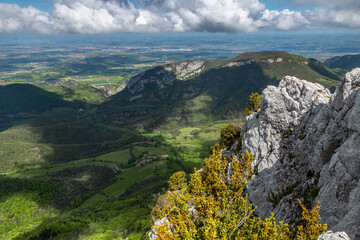 Depuis Pas de Bouvaret , plaine de Romans , Paysage du Royans au Printemps , Drôme , France