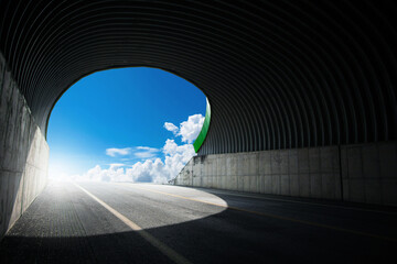 터널과 하늘