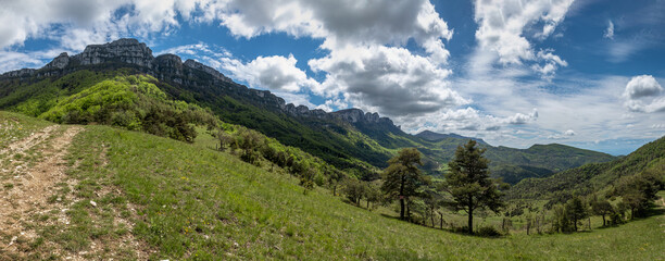 Montagne de l' épenet , Paysage du Royans au Printemps , Drôme , France