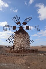 Młyn, wiatrak, fuerteventura © neskama