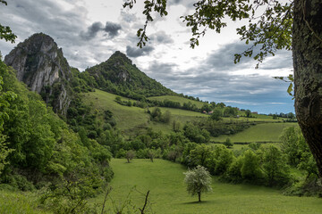 Les Ducs , montagne de Morettet , Paysage du Royans au Printemps , Drôme , France