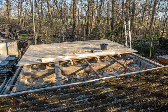 OSB-Platten verlegen Dach neu Decken