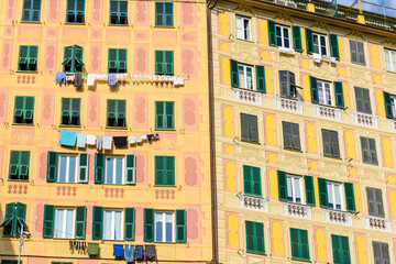 Fototapeta na wymiar Camogli, Liguria, case colorate sul lungomare
