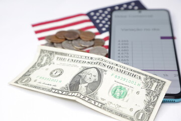 Nota de 1 dolar americano com bandeira dos estados unidos.