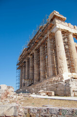 Obraz premium The ancient building of the Parthenon in the Acropolis under construction, Athens, Greece.