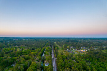 Obraz premium Train tracks leading to Mobile, Alabama 
