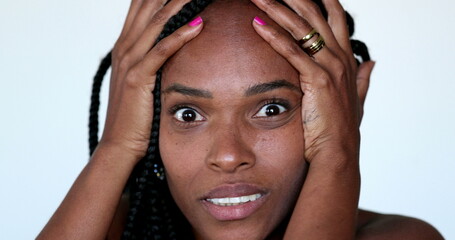 Obraz premium Desperate African woman screaming in HORROR to news, close-up face YELLING and desperation