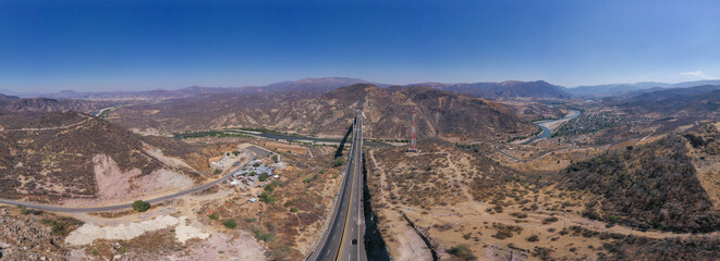 Vista aérea del Puente Mezcala en la Autopista del Sol rumbo a Acapulco. México