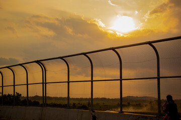 Obraz premium sunset over the bridge