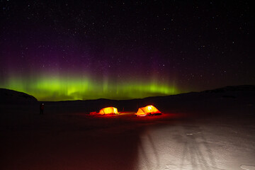 Fototapeta na wymiar Northern lights over the camp site