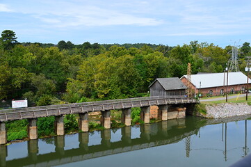 Fototapeta na wymiar Brücke über den Broad River in Columbia, South Carolina