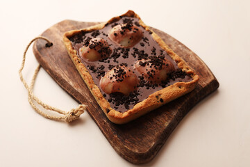 Tarte Cookie Chocolat Caramel aux brisures d'Oréo & Poires