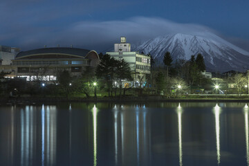 夜の岩手山（高松の池）