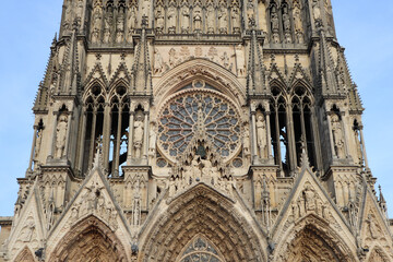 Reims Cathedral, a Roman Catholic cathedral in the French city of the same name, the archiepiscopal see of the Archdiocese of Reims - obrazy, fototapety, plakaty