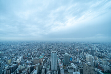 Naklejka premium 東京の空に浮かぶ雨雲