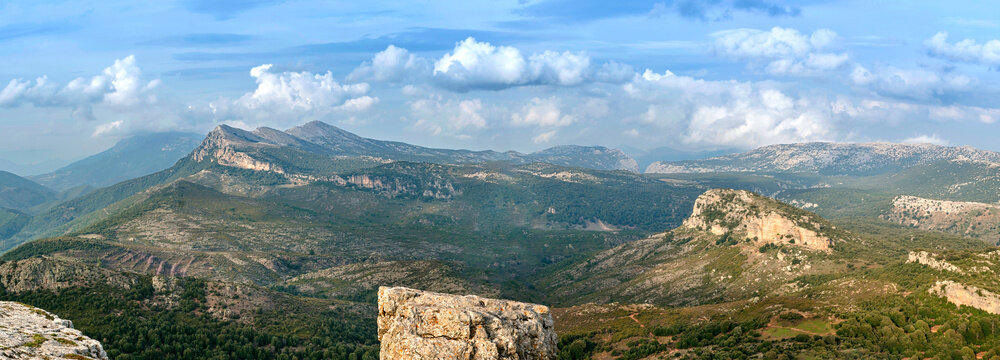 Sardegna, vista panoramica dalla cime di monte San Giovanni a Orgosolo, in Barbagia, Italia, Europa 