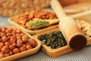 Loose green tea and nuts