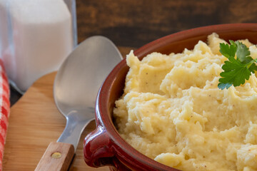 mashed potatoes in an earthenware dish