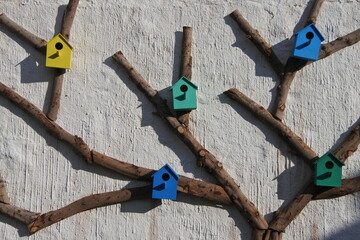 Nistkästen an der Hauswand