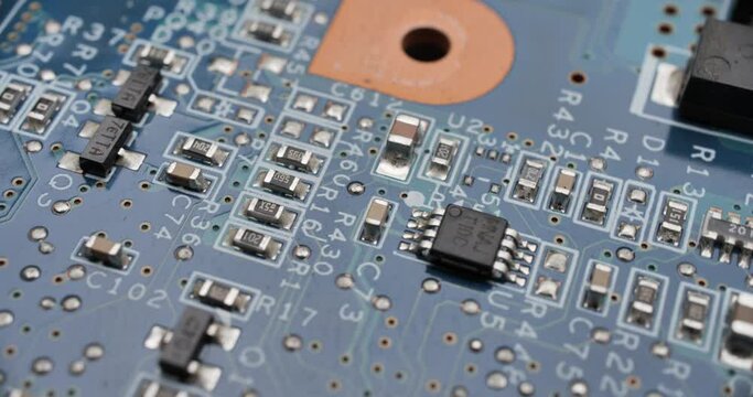 Composants &eacute;lectroniques sur circuit imprim&eacute; 