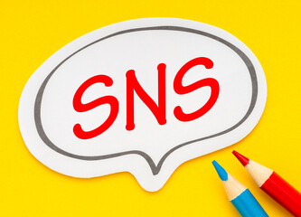 SNSと書かれたフキダシ
