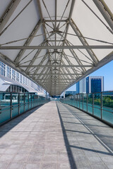 日本最大級のコンベンション施設 幕張メッセの連絡橋（千葉県千葉市）