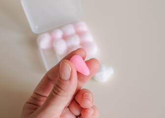 Wax earplugs molded in the form of a drop