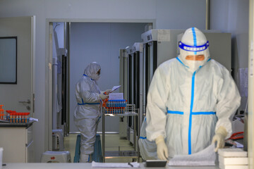 Medical workers are receiving nucleic acid test samples at a medical point, North China