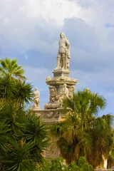 Rolgordijnen Monument voor koning Filips V van Spanje in de buurt van het Normandische paleis in Palermo, Sicilië, Italië © Lindasky76