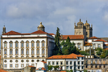 Fototapeta premium Cathedral and episcopal palace in the Batalha district in the old town of Porto, Portugal