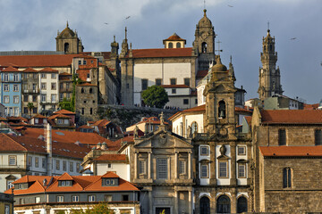 Obraz premium Church Venerável Ordem Terceira de São Francisco and the Clérigos tower in Porto, Portugal