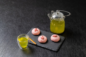 緑茶　green tea made in Japan